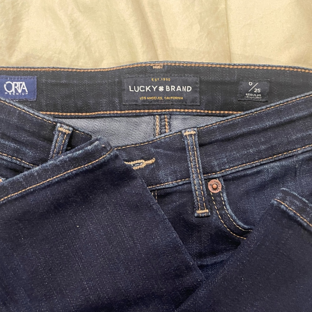 Lucky brand skinny jeans! High rise like new! Size 25